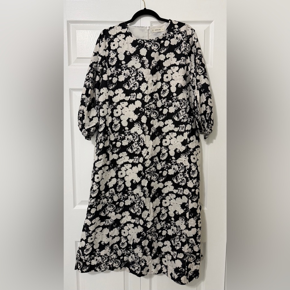 $75 🛍️ Everlane Monochrome Floral Pattern Dress